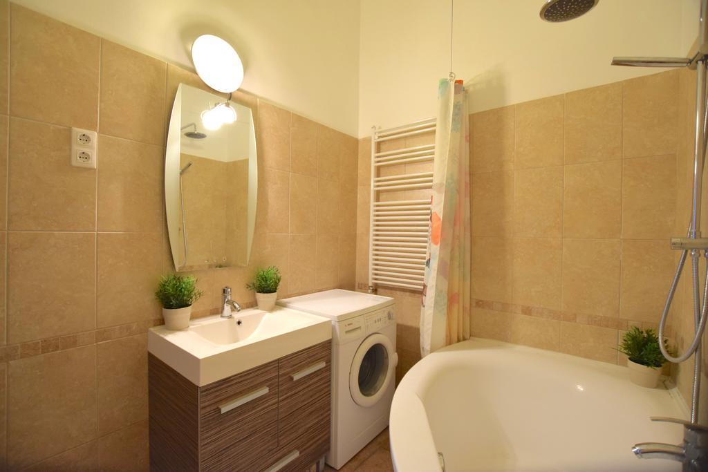 Standard Apartment By Hi5 - Muzeum 5 Budapeşte Dış mekan fotoğraf