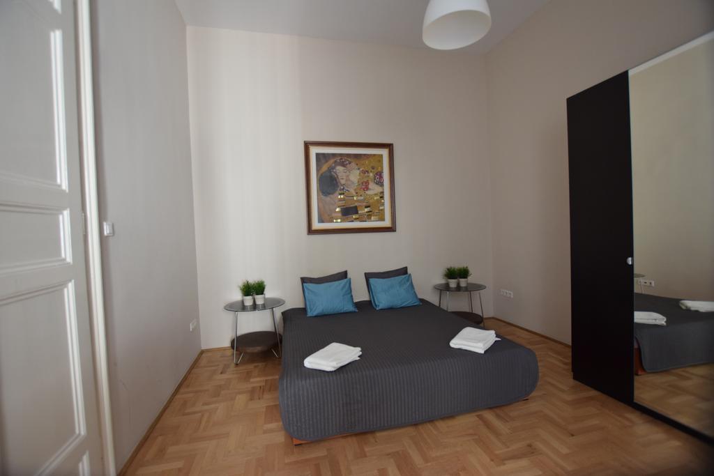 Standard Apartment By Hi5 - Muzeum 5 Budapeşte Dış mekan fotoğraf