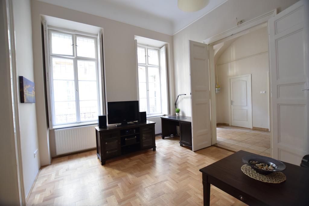 Standard Apartment By Hi5 - Muzeum 5 Budapeşte Dış mekan fotoğraf